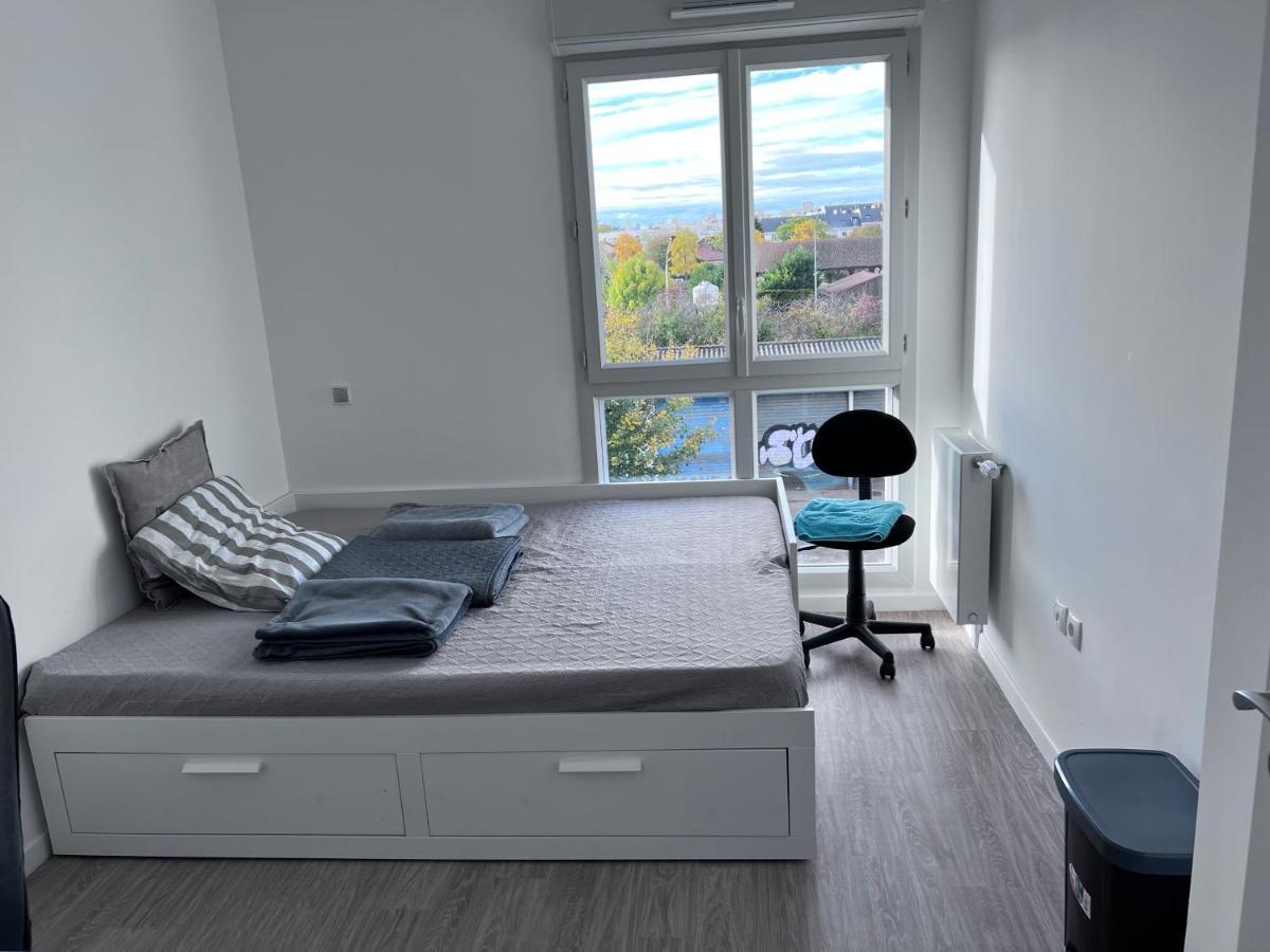 Chambre Privee Dans Un Appartement A 37 Min De Champs Elysees Sartrouville Exteriör bild