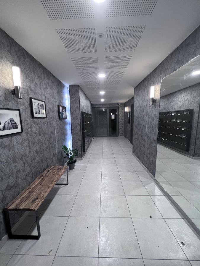 Chambre Privee Dans Un Appartement A 37 Min De Champs Elysees Sartrouville Exteriör bild
